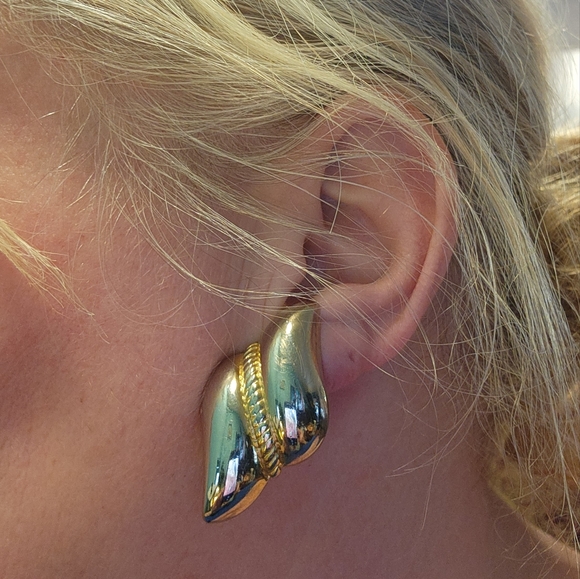 Vintage 90's Clip on Earrings - Picture 3 of 3